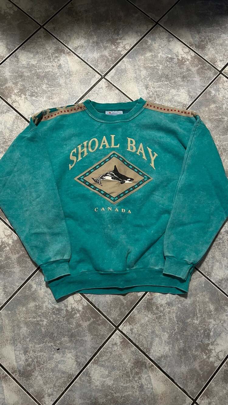 Vintage 90s Canadian Marshlands Shoal Bay Orca Graphic Sweatshirt